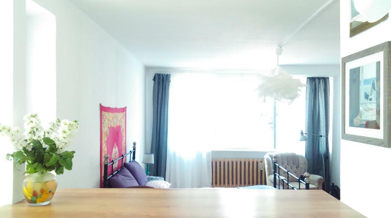 Apartament Pod Rozowa Swinka Appartamento Varsavia Esterno foto